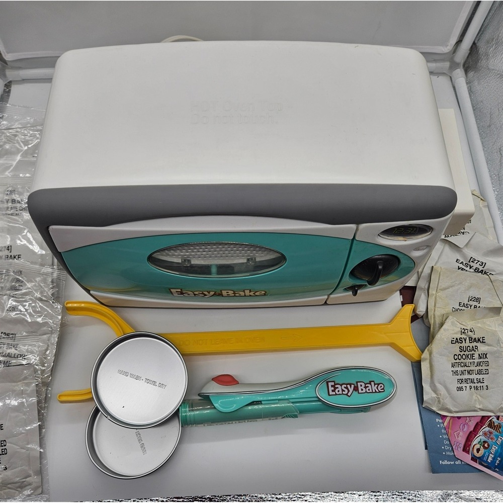 Easy-Bake Oven and Snack Center Teal White Electric Toy‎ with Pans and Mixes - Picture 16 of 16